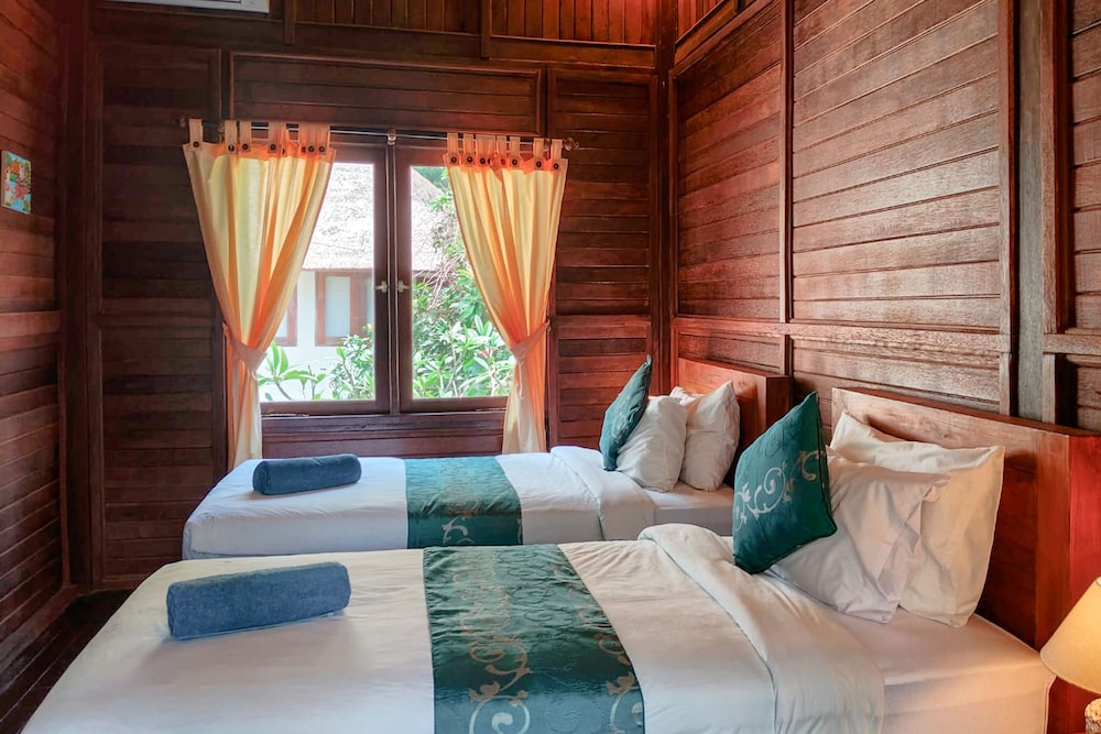 Two-Bedroom Twin Suite - Photo 8