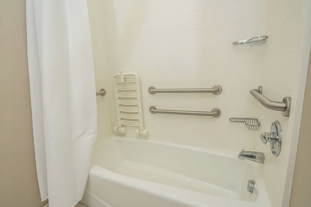 Studio, Multiple Beds (Mobility/Hearing Accessible, Tub) photo 3