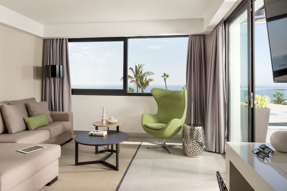 Deluxe Suite (4 adults) - Photo 2