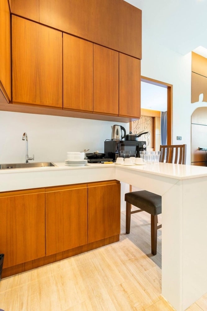 1 Bedrooms, Pool Access - Photo 14