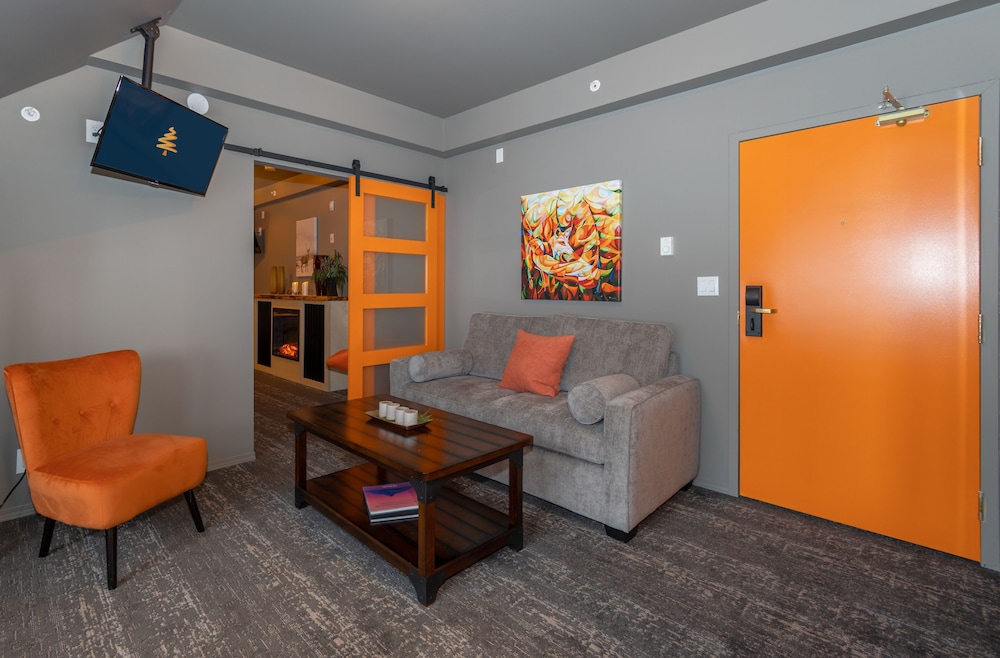 Premier Studio Suite, 1 King Bed with Sofa bed, Bathtub photo 3