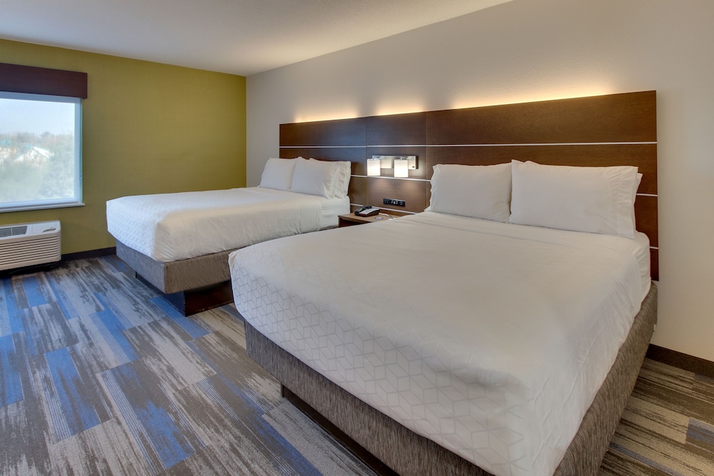 Standard Room, 2 Queen Beds (Extra Floor Space) photo 3
