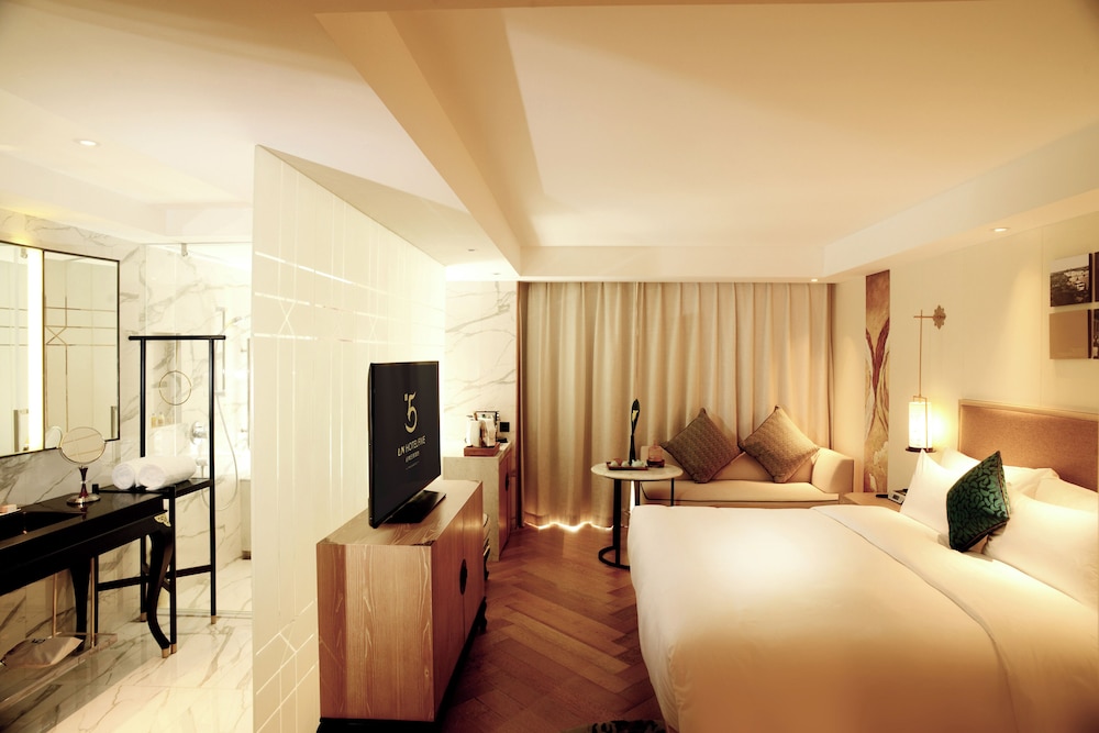 Executive River View King Room with Balcony