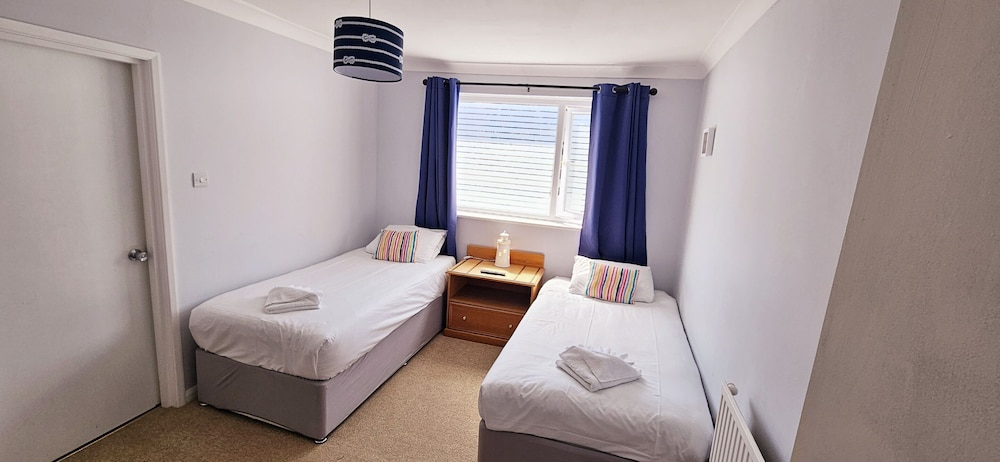 Standard Twin Room, Ensuite photo 3