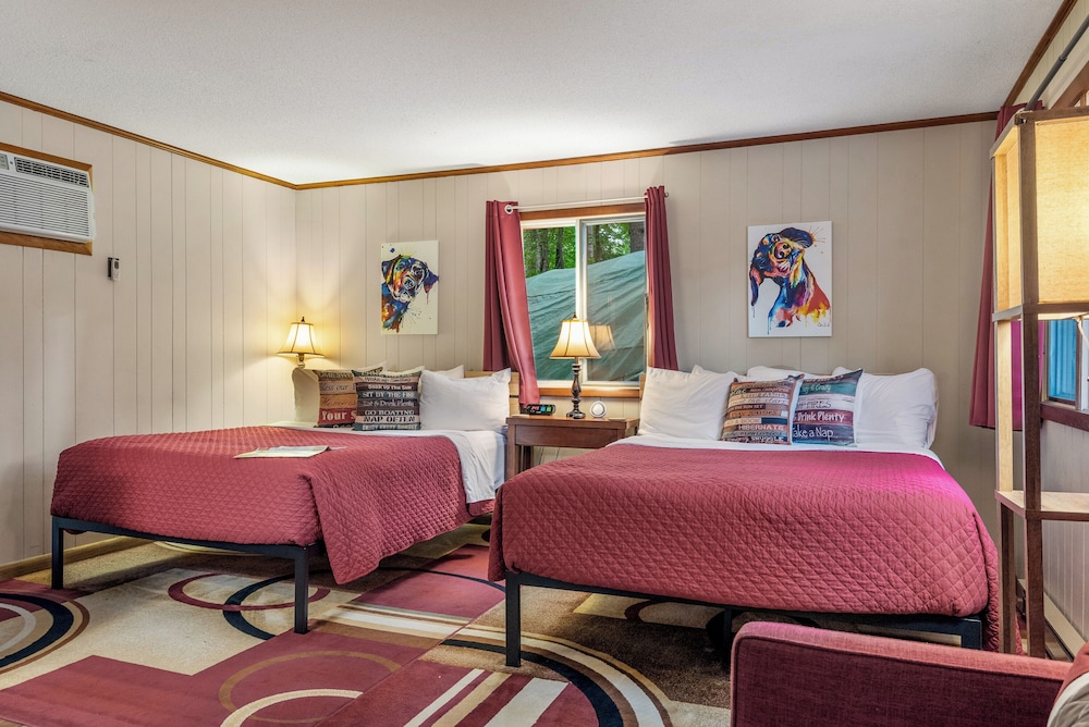 Family Double Room, 2 Queen Beds (Room 18) photo 1