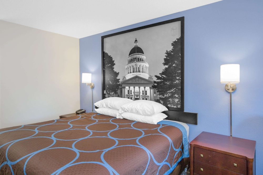 Room, 1 King Bed, Non Smoking - Photo 2