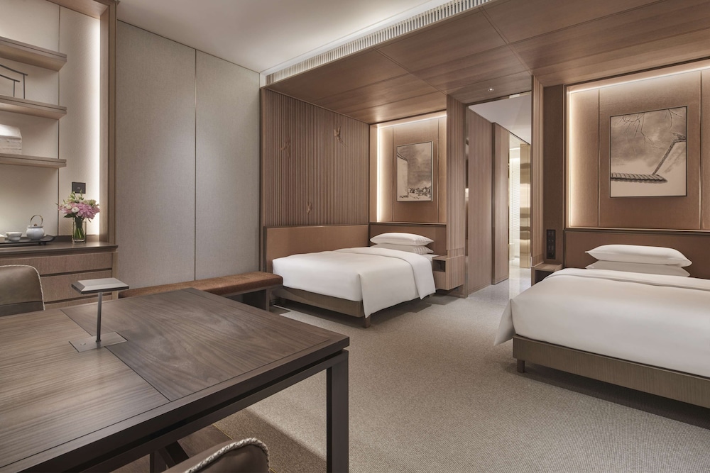 Club Room, 2 Twin Beds (Deluxe)