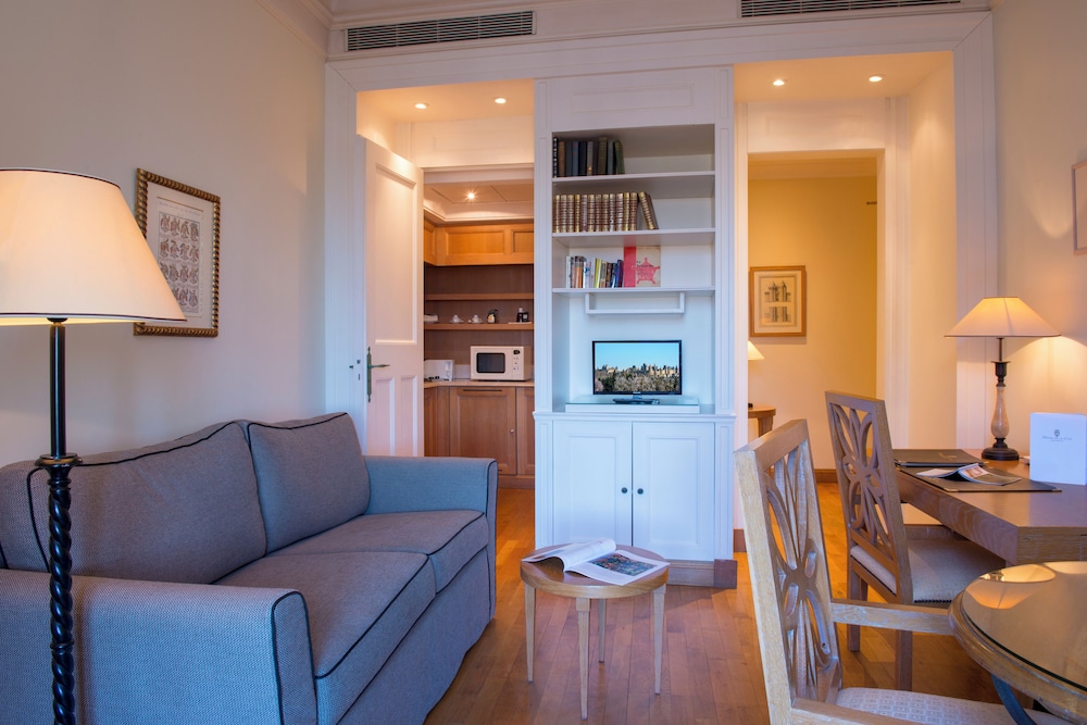 Suite, 1 Double Bed, Terrace - Photo 10