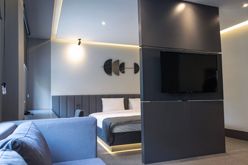 Family Room photo 3