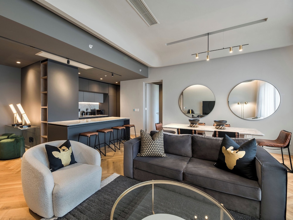 Three Bedroom Apartment - Photo 9