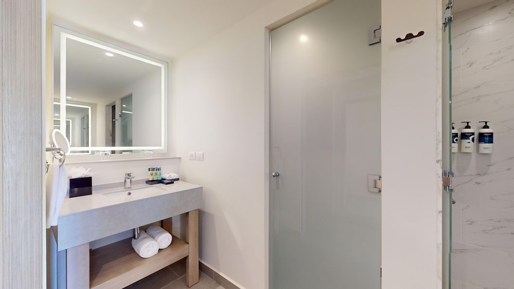 Luxury Junior Suite Beach Front Swim Out Diamond Club