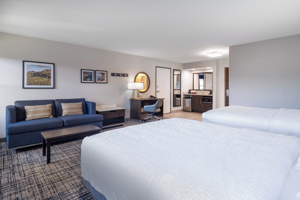 Suite, 2 Queen Beds, Non Smoking photo 2