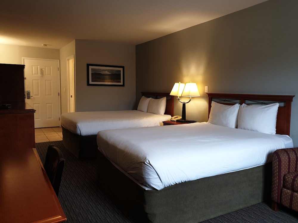 Standard Room, 2 Queen Beds, River View photo 2