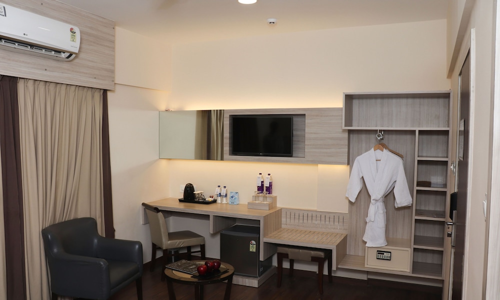 Executive Room - Photo 6