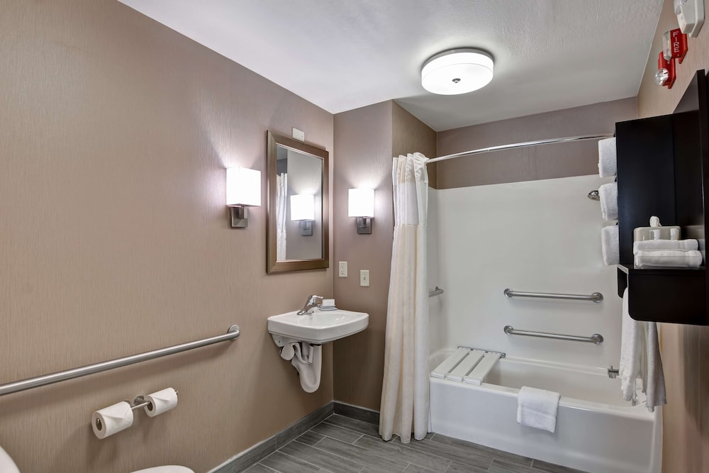 Suite, 1 King Bed, Accessible, Bathtub - Photo 5