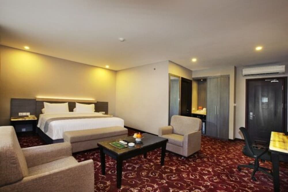 Junior Single Room, 1 King Bed photo 3