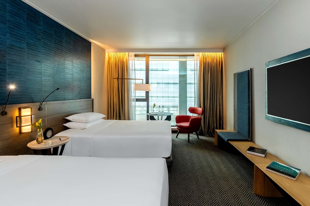 Room, 2 Double Beds photo 2