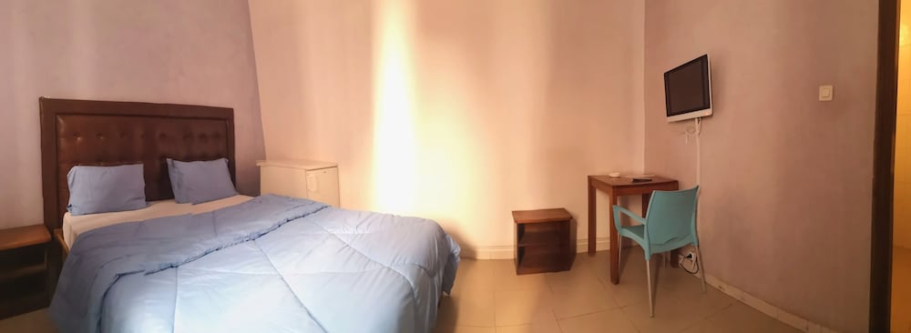 Room (Mauve)