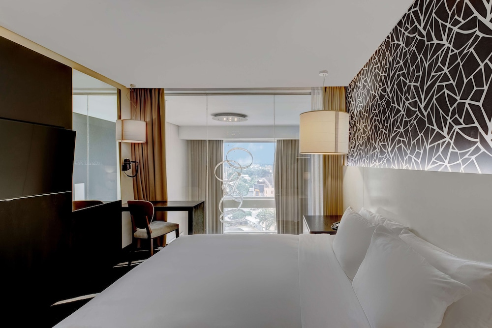 Suite (Lounge Access)