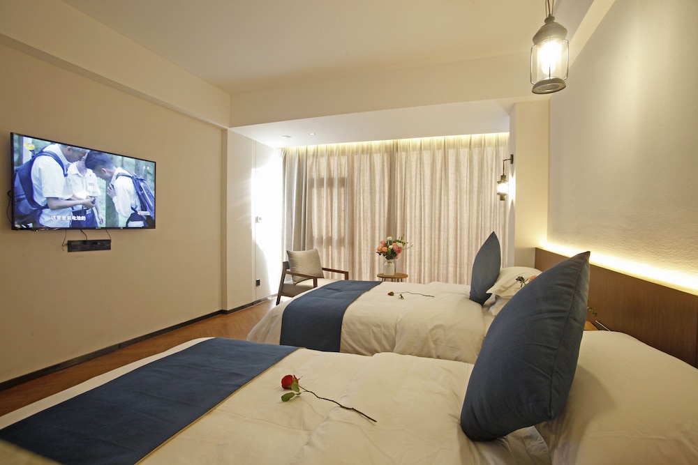 Deluxe Twin Room photo 3