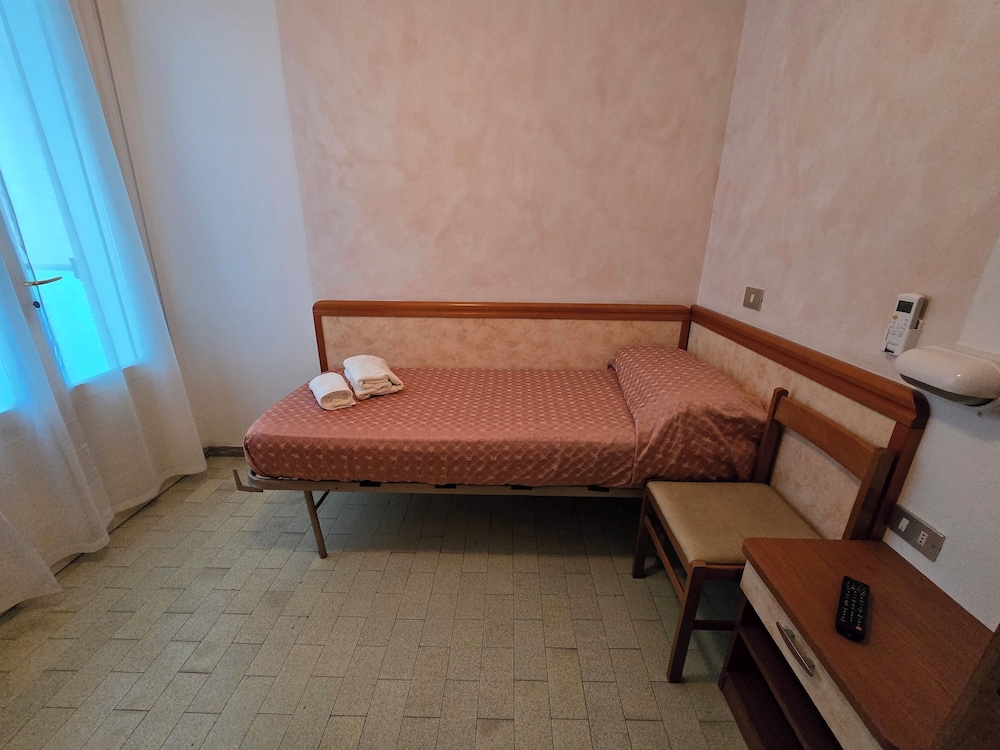 Single Room, Balcony