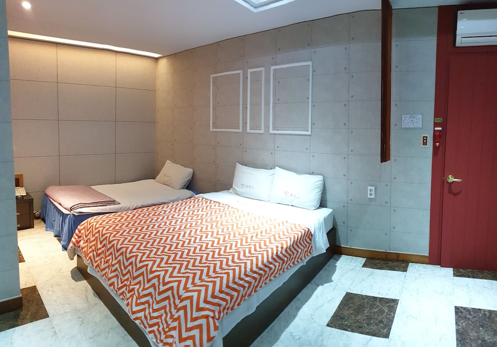 Premium Twin Room (Semi-Premium Room) photo 1