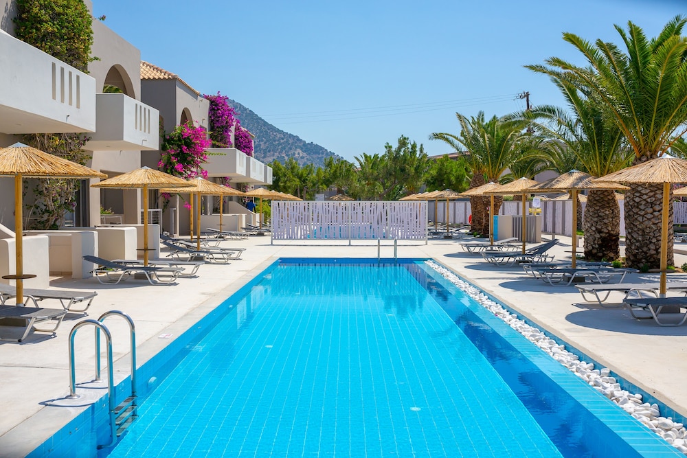 Suite with Sharing Pool photo 3
