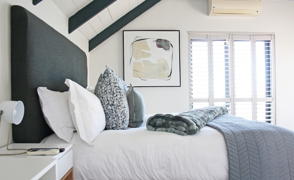 Superior Suite, 1 King Bed, Sea View - Photo 5
