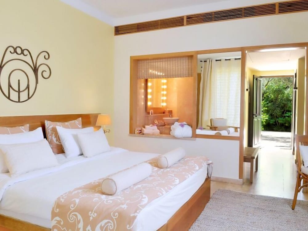 Honeymoon Room photo 3
