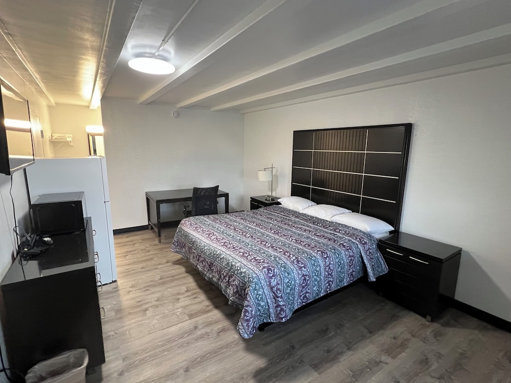 Deluxe Single Room, 1 King Bed, Non Smoking photo 1