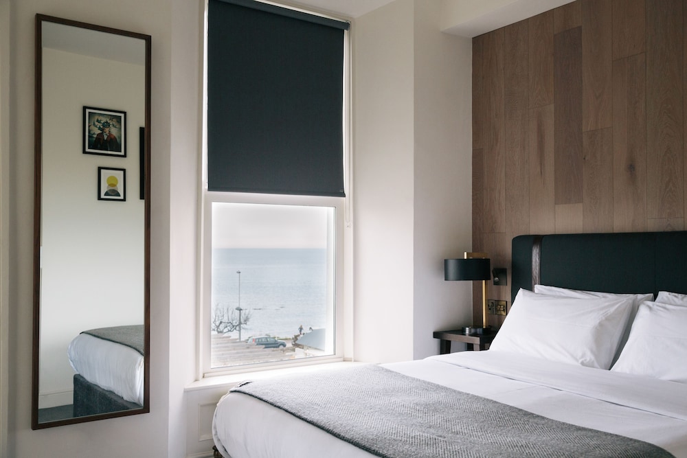 Deluxe Room, 1 Queen Bed, Non Smoking, Sea View photo 1