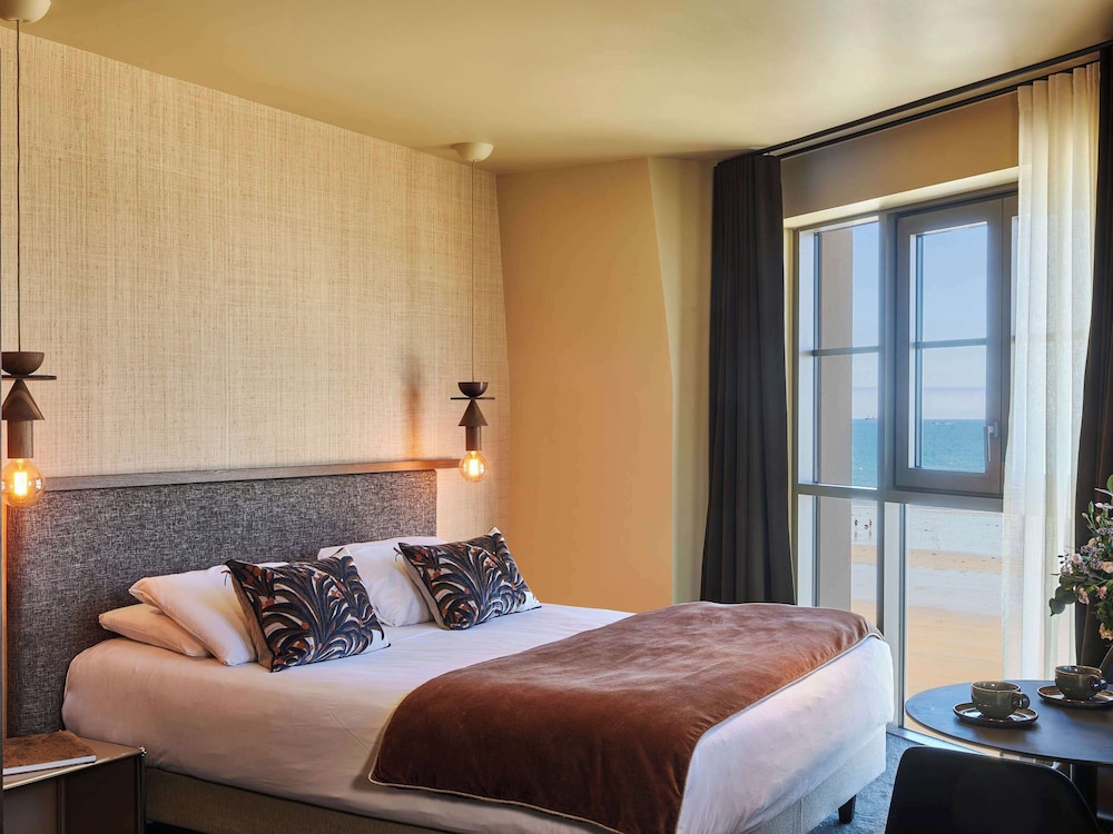 Suite, 1 King Bed with Sofa bed, Sea View photo 1