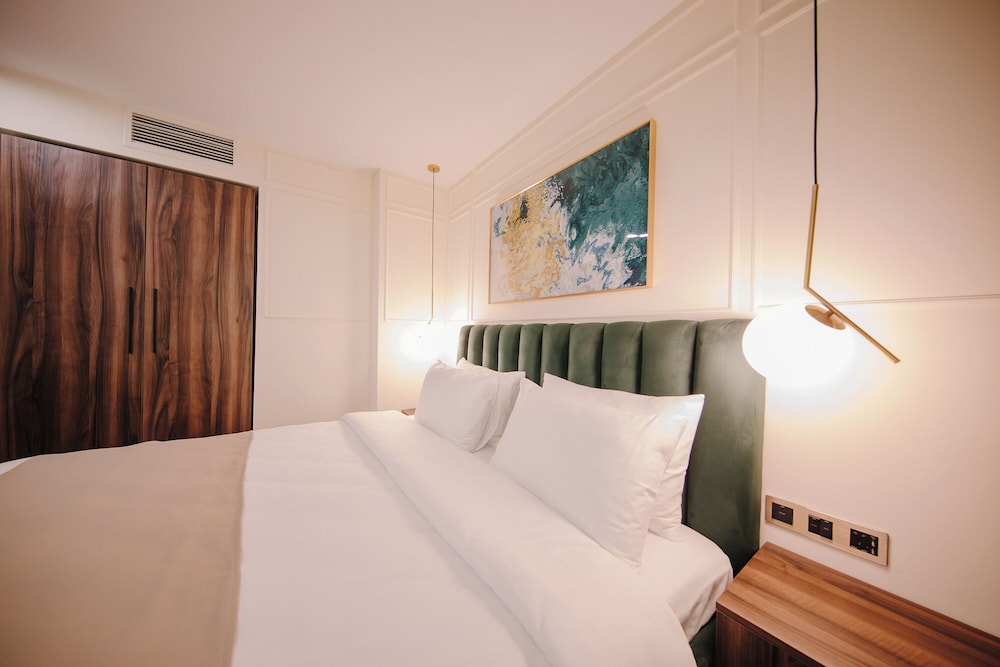 Standard Room, 1 King Bed photo 2