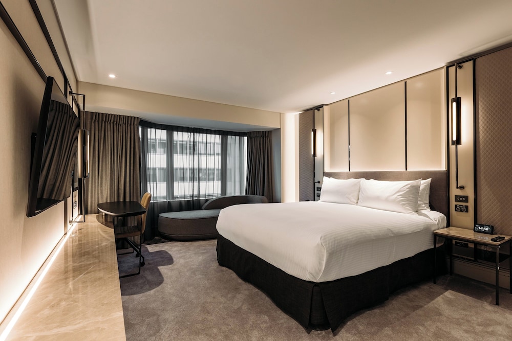 Classic Room, 1 King Bed (Low Floor) - Photo 8