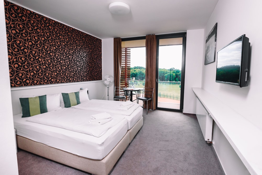 Deluxe Double or Twin Room, Balcony, Garden View