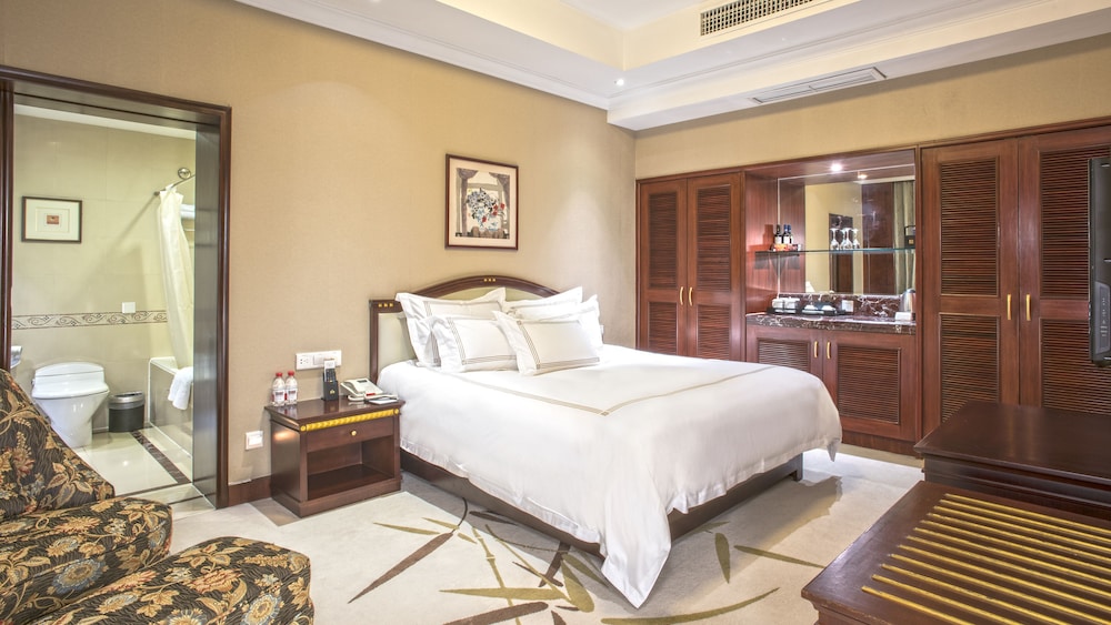 Elegant Suite photo 2