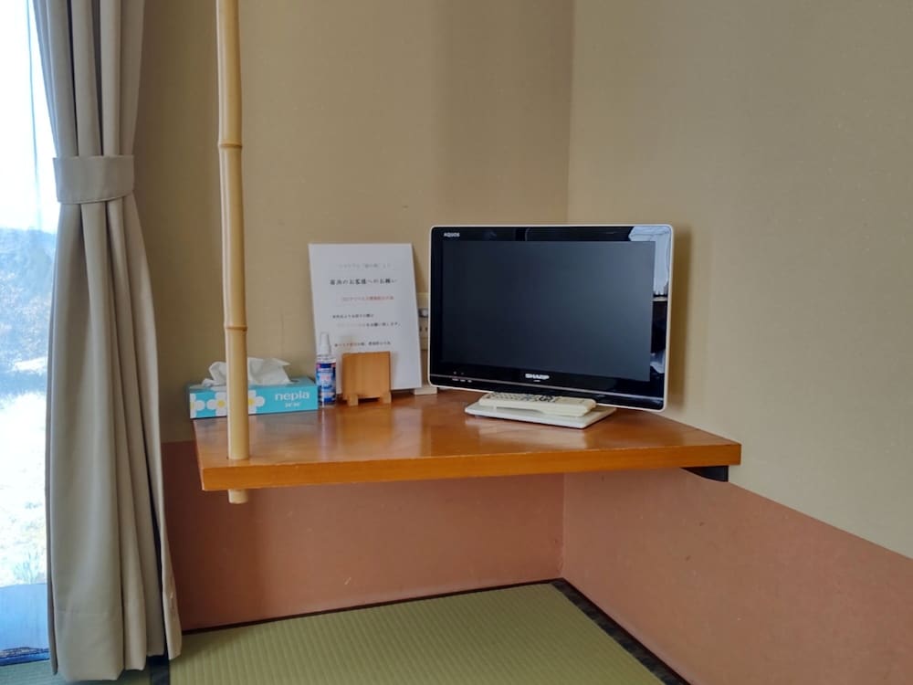 Basic Quadruple Room, Non Smoking, Mountain View photo 3