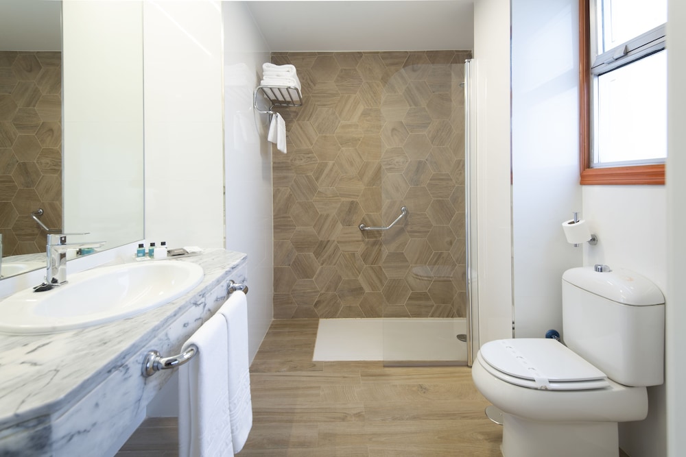 Double Room - Photo 8