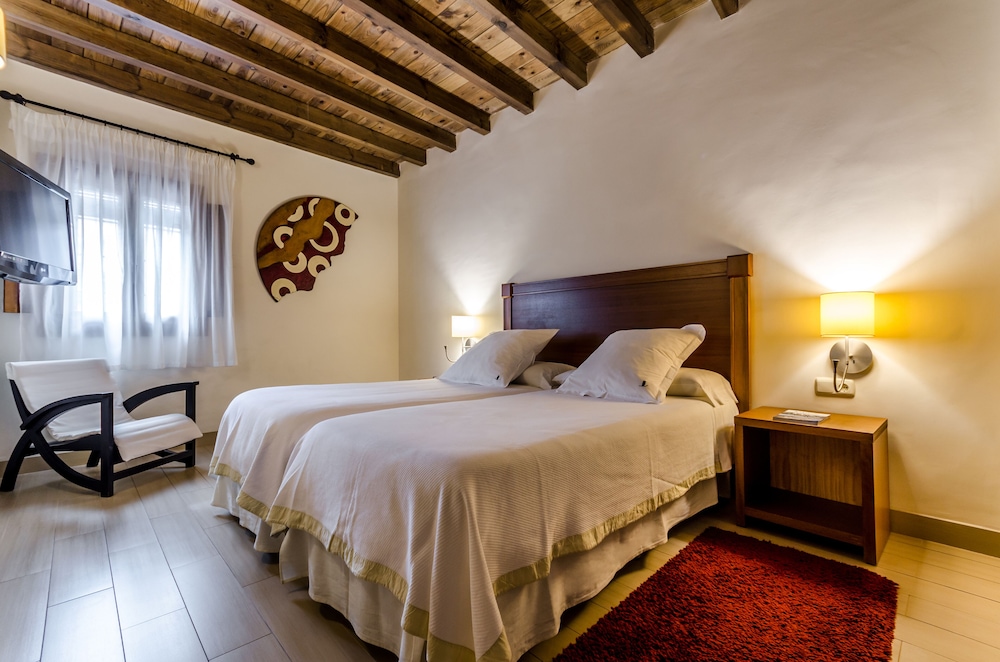 Standard Triple Room, Ensuite - Photo 3