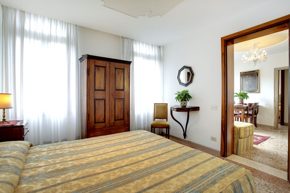 Suite, 2 Bedrooms, Canal View photo 3