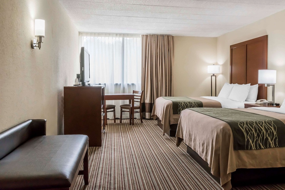 Standard Room, 2 Queen Beds, Non Smoking - Photo 2