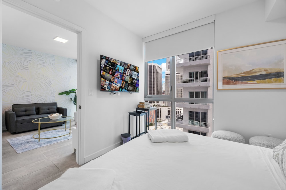 Deluxe Condo, 1 Bedroom, City View photo 2