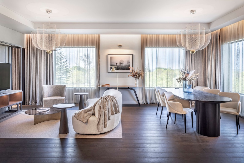 Presidential Suite, 1 King Bed thumbnail 5