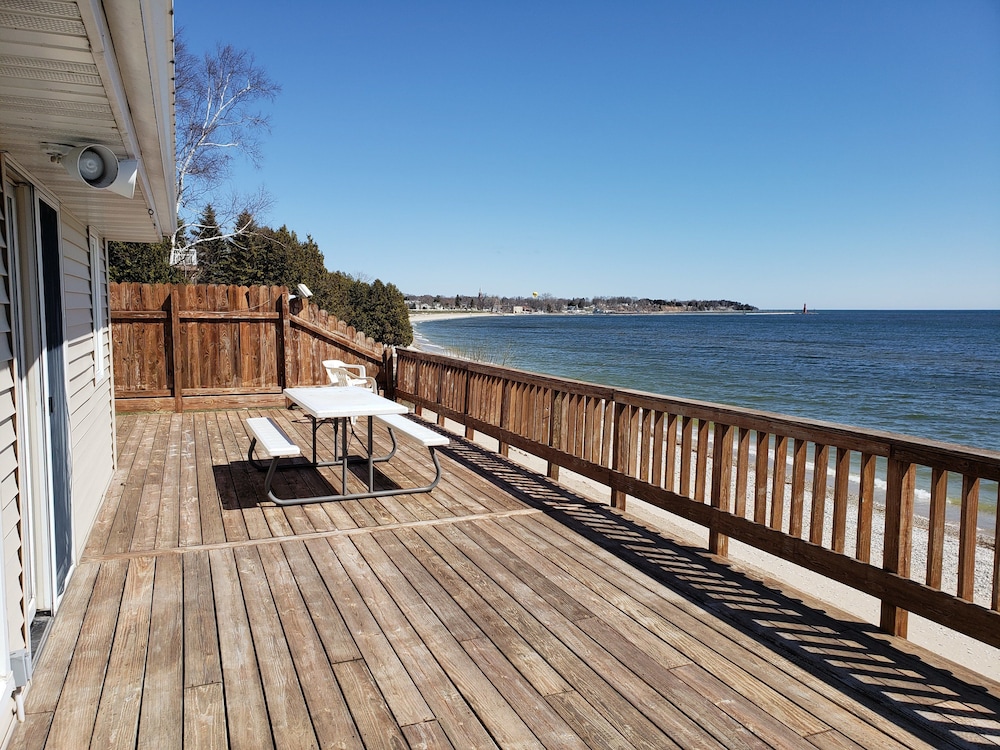 Deluxe Lake Side Condo, Private Patio