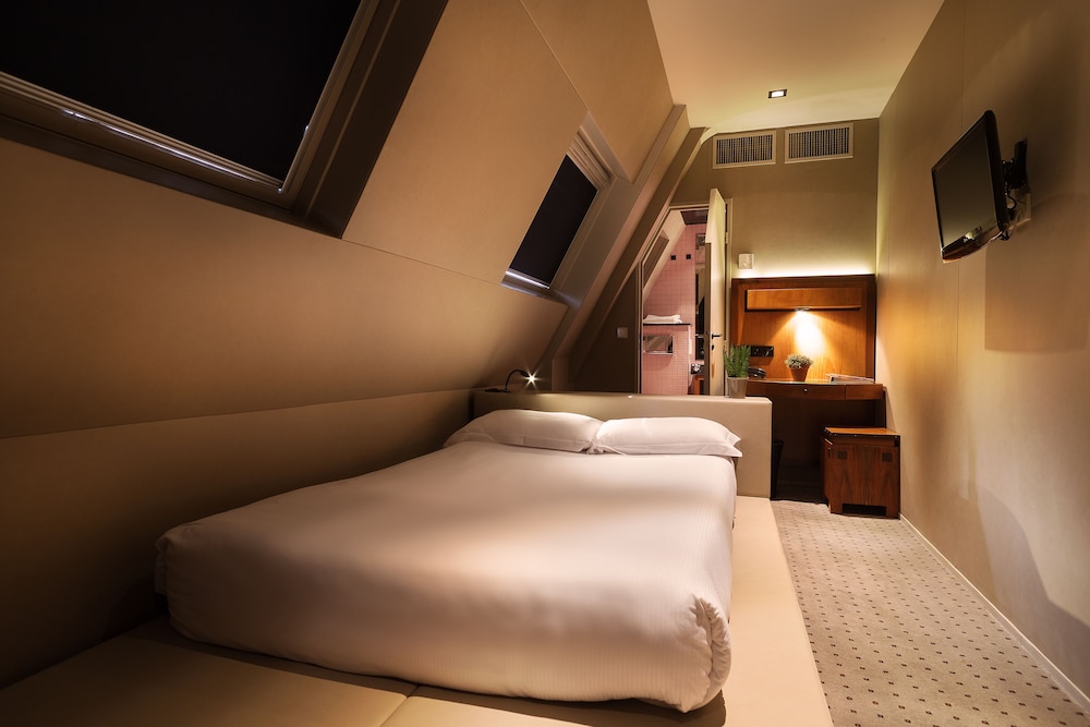 Single Room photo 2