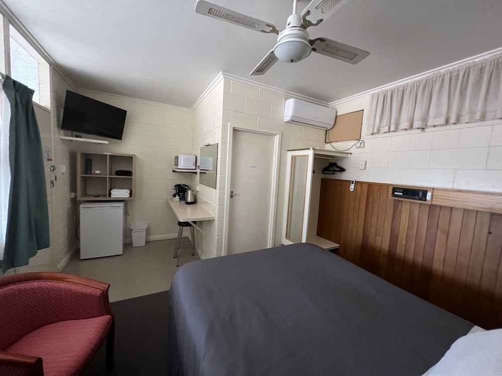 Standard Studio Suite, 1 Queen Bed, Non Smoking, Ensuite photo 3