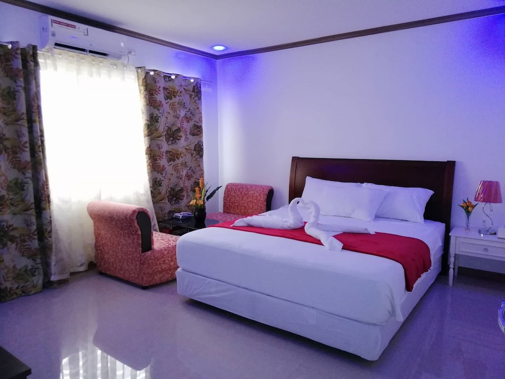 Deluxe Queen Room photo 3