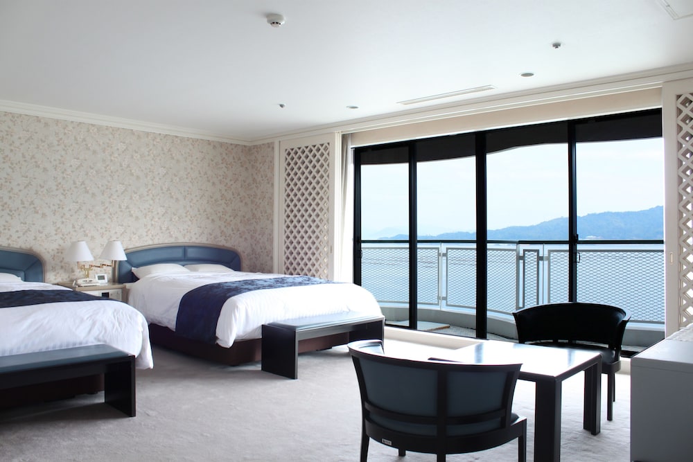 Royal Suite, Non Smoking, Ocean View - Photo 4