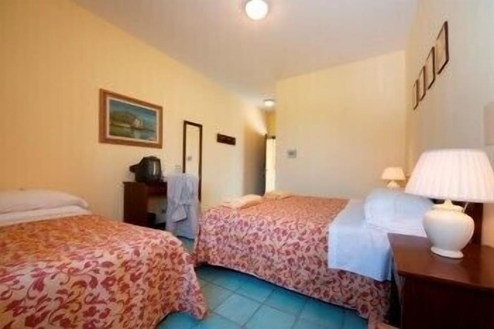 Double Room - Photo 6