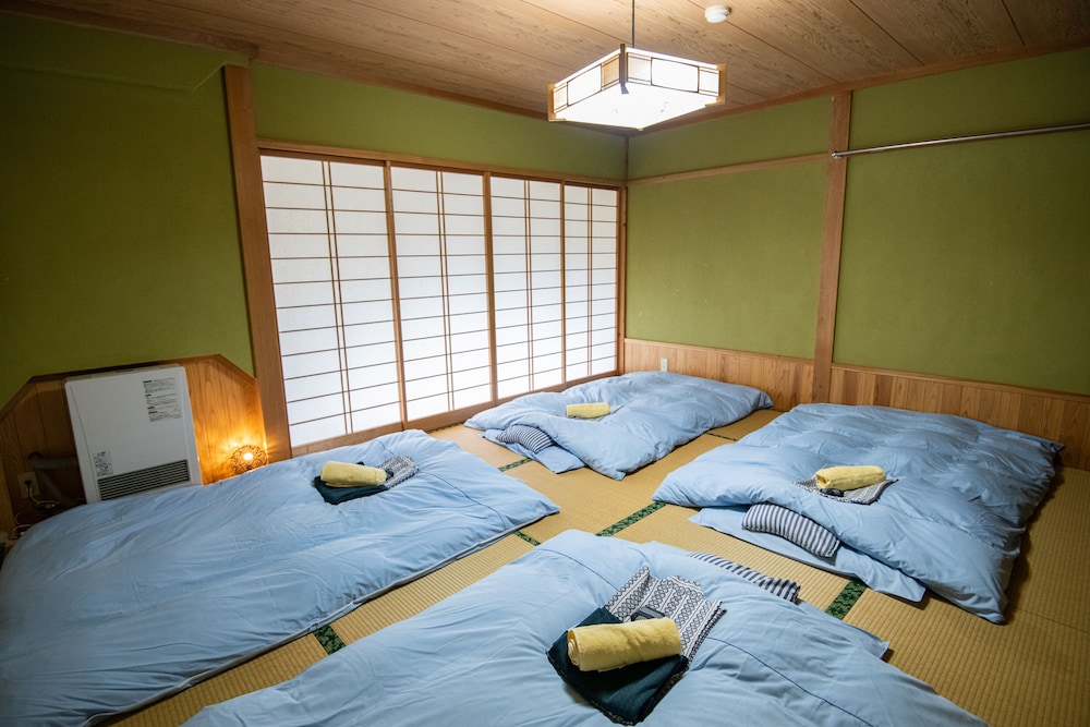 Japanese Style Quadruple Room with Toilet photo 3